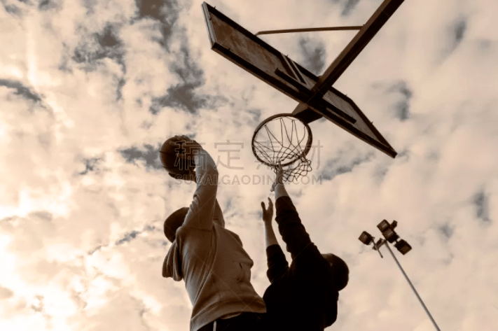 约基奇威少均三双掘金大胜篮网 雄鹿险胜魔术